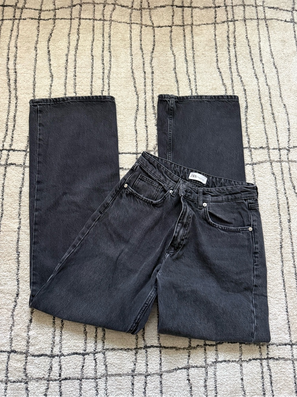 Zara Black Straight Jeans with Classic Fit